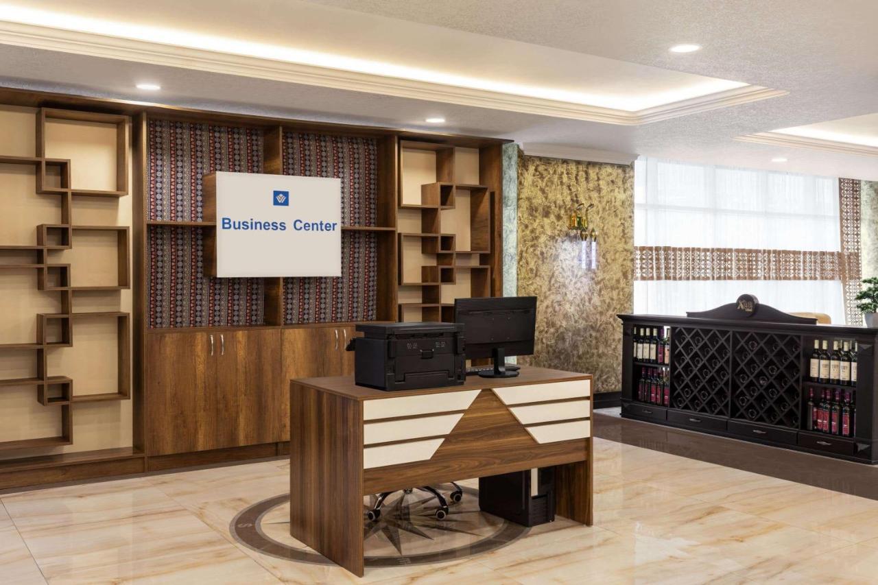 Wyndham Baku Hotel Екстериор снимка